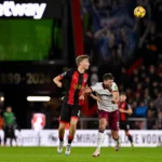 Dean Huijsen of Bournemouth (L) fights for the ball with Niclas Füllkrug of West Ham (R) during the Premier League 2024/25 Matchweek